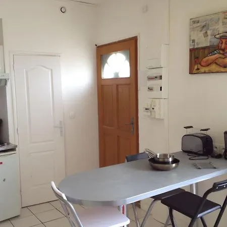 Studio Rdc Avec Terrasse Ensoleillee Apartamento